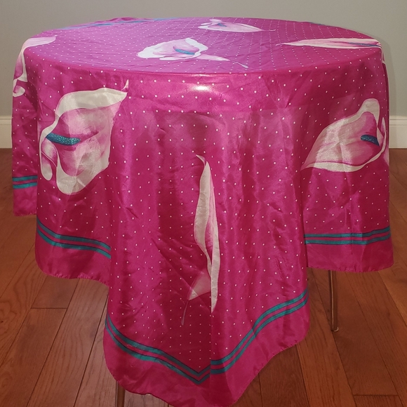 Gloria Vanderbilt Flower Petals Design Pattern Scarf 85cm× 85cm - Picture 2 of 5